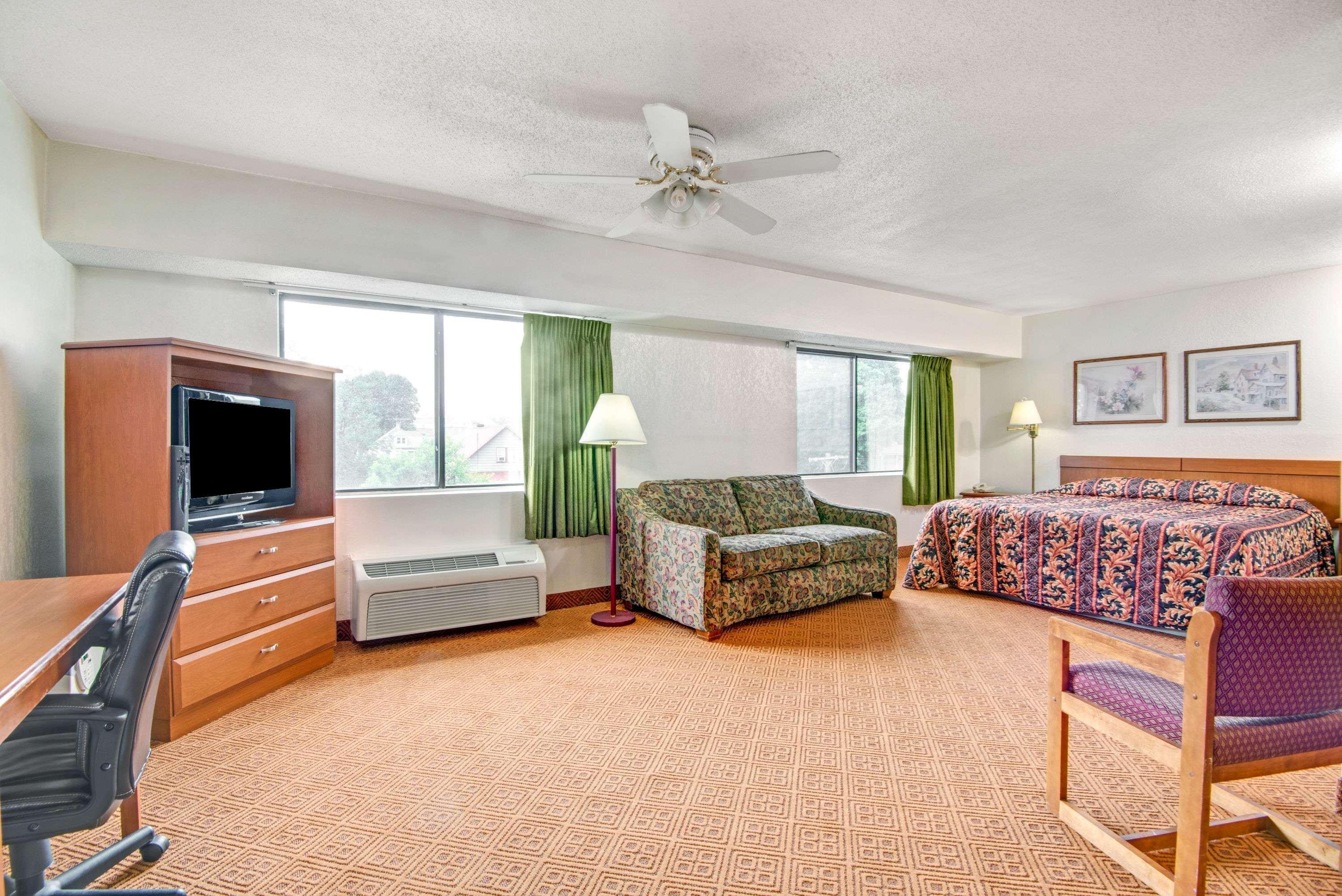 Super 8 By Wyndham Stamford/New York City Area Eksteriør billede
