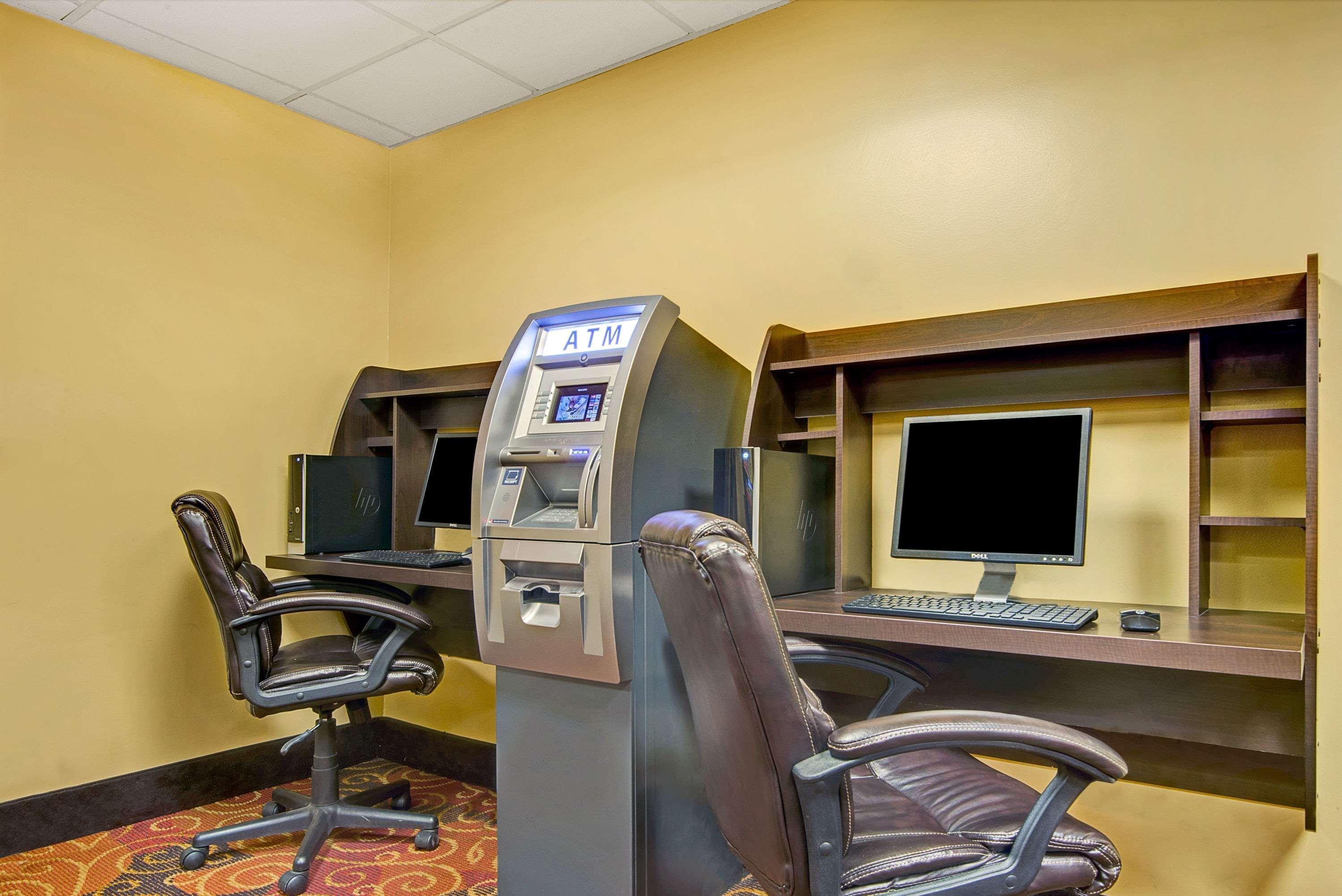 Super 8 By Wyndham Stamford/New York City Area Eksteriør billede